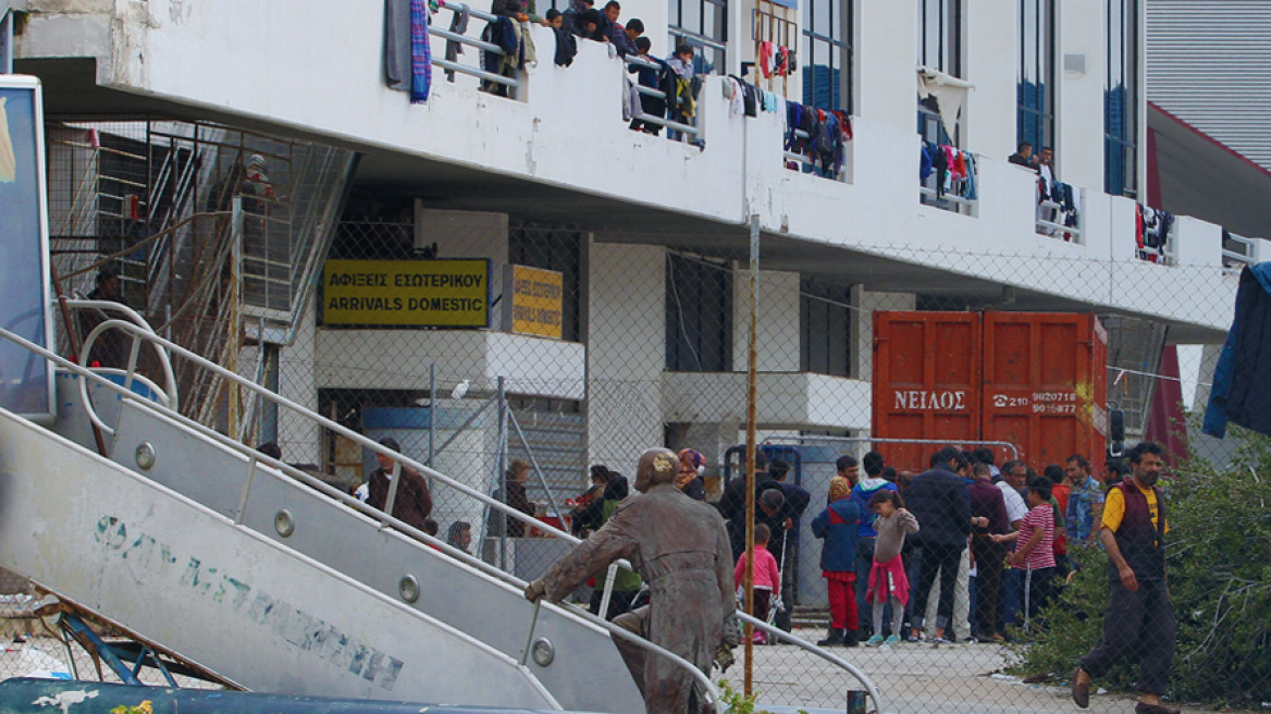 Elliniko: Public health time bomb with over 6,000 immigrants packed in unsuitable halls