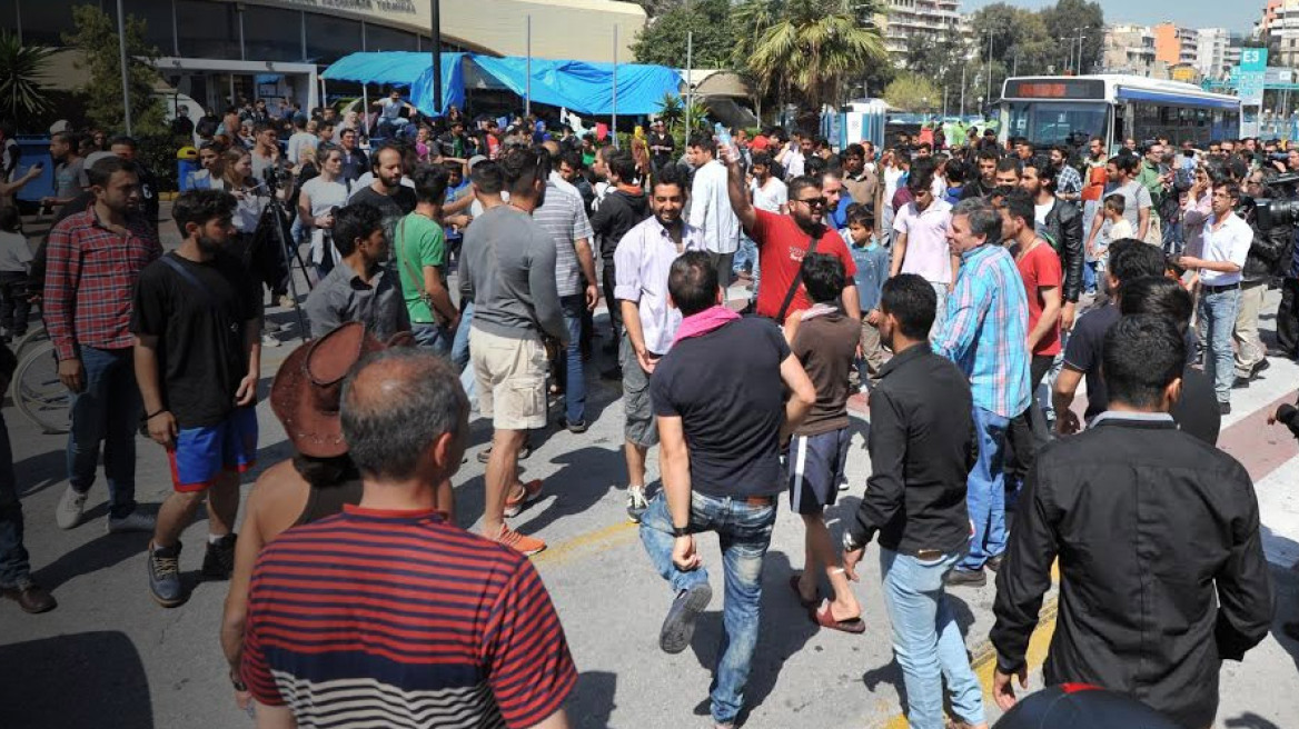 Μέχρι το Πάσχα οι πρόσφυγες θα έχουν φύγει από το λιμάνι του Πειραιά, υπόσχεται ο Δρίτσας