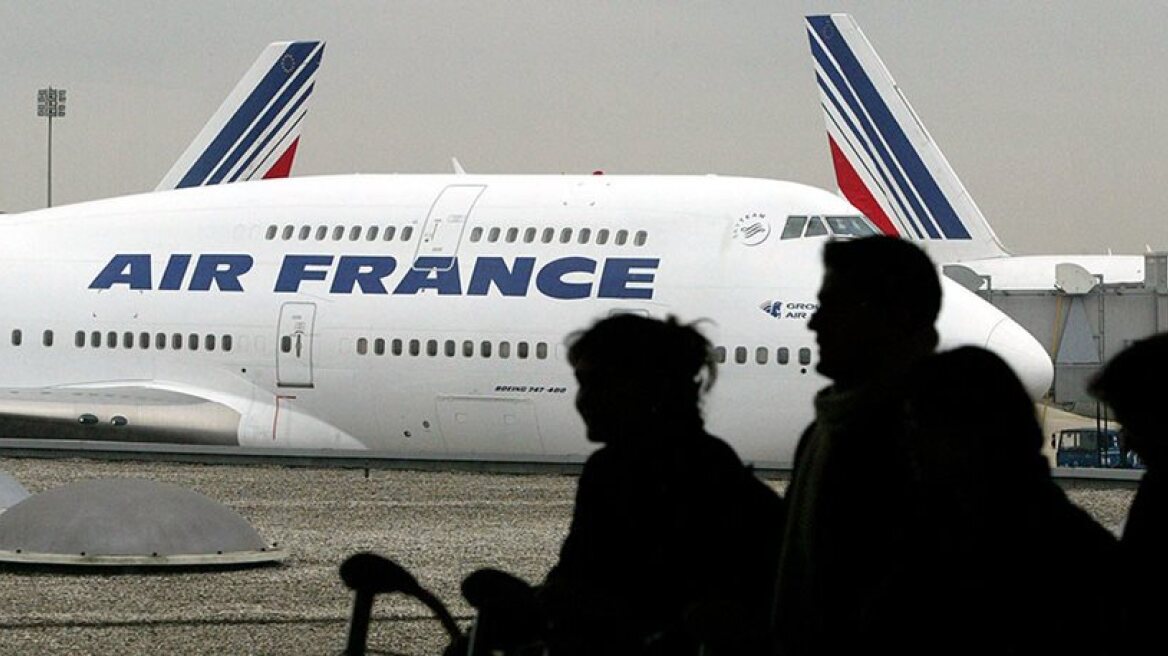 Air France homosexual airhosts refuse to fly to Iran
