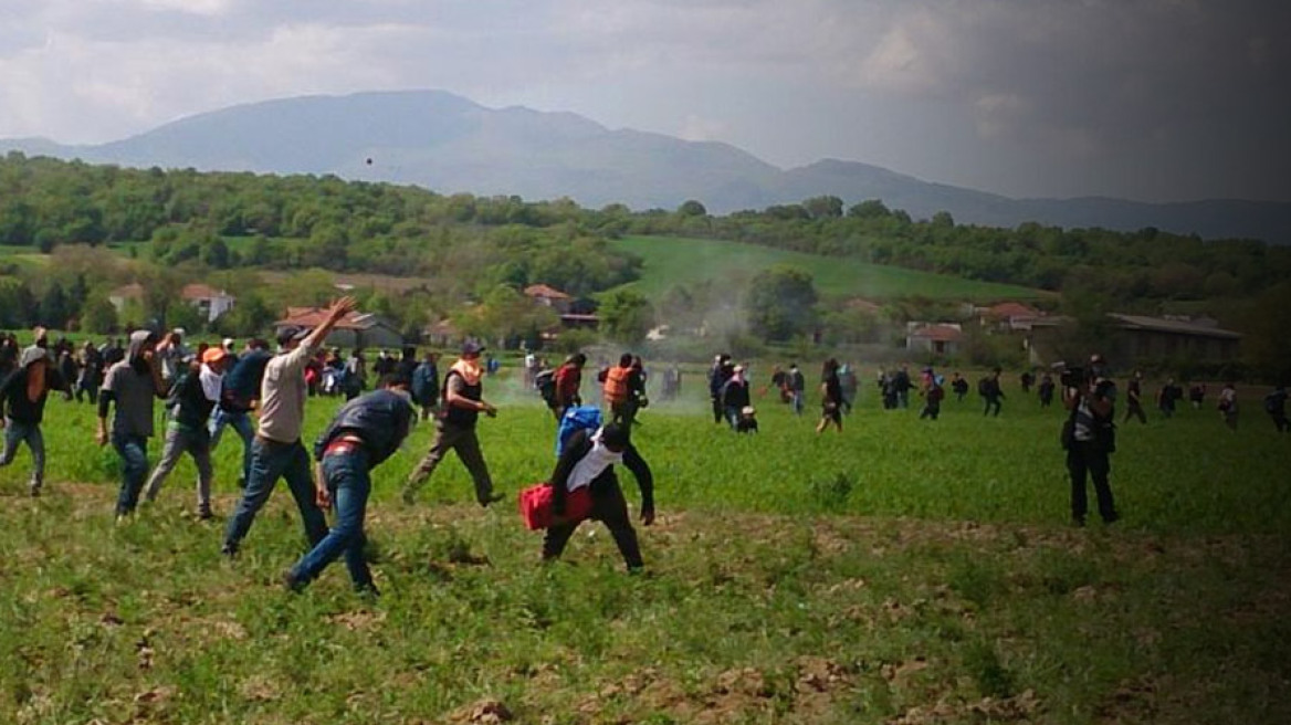 Riot police deployed in front of the fence at Idomeni