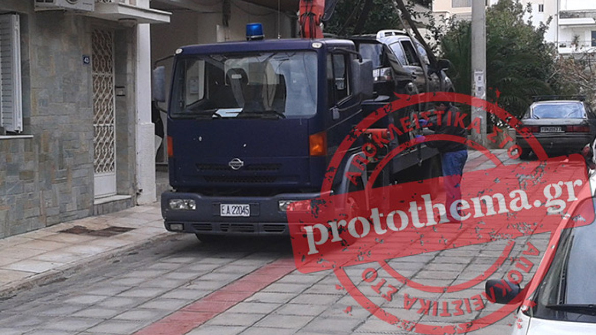 Χειροπέδες στους απαγωγείς που μαχαίρωσαν φωτογράφο στο Παλαιό Φάληρο  