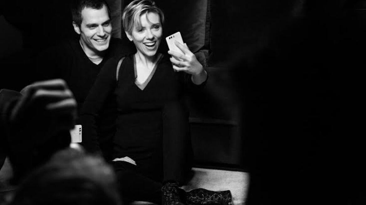 Η selfie της Σκάρλετ Γιόχανσον και του Σούπερμαν στον φακό του Μάριο Τεστίνο