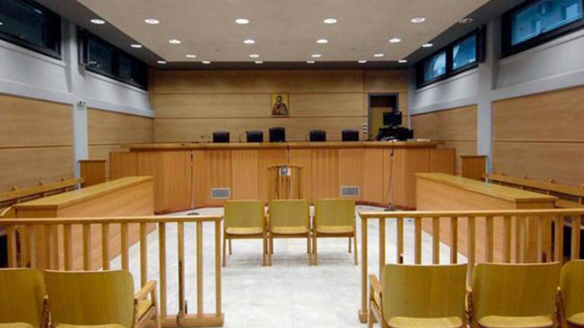 Συνεχίζουν την πανελλαδική αποχή οι δικηγόροι έως τις 25 Απριλίου