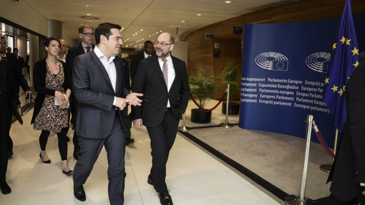 «Διαρρέουν» ότι και ο Σουλτς συμφώνησε σε όλα με τον Τσίπρα