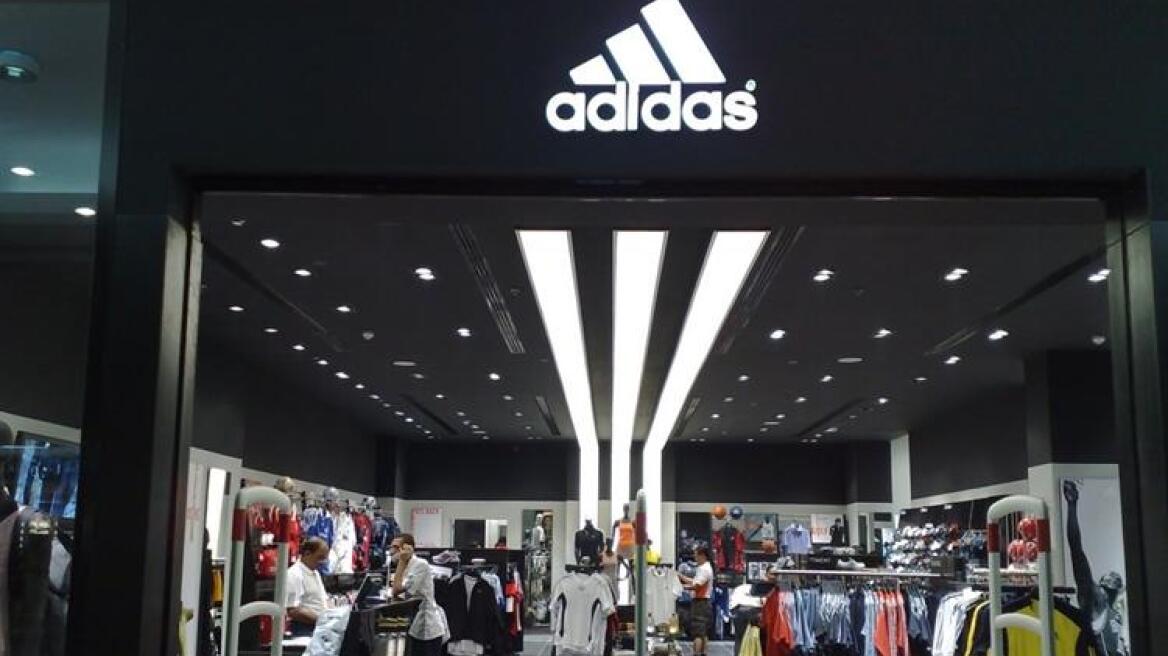 Πόλεμος στην Ουκρανία: Λουκέτο «μέχρι νεωτέρας» στα καταστήματα στη Ρωσία βάζει η Adidas