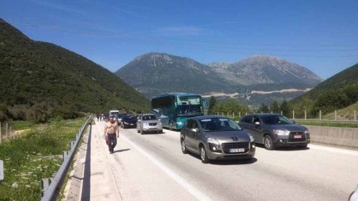 Εκλεισαν την Εγνατία φίλαθλοι της ΑΕΛ