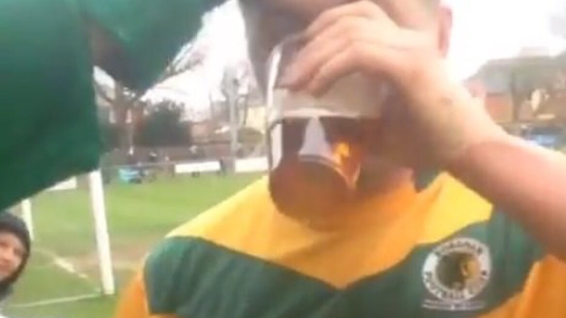 Χάνει τρομερή ευκαιρία για γκολ και πίνει μπύρα! (vid)