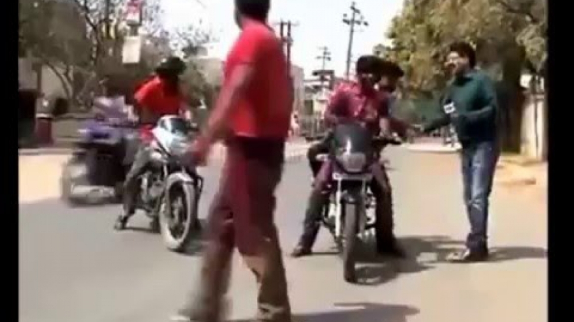 Τι μπορεί να συμβεί σε έναν ρεπόρτερ στην Ινδία...