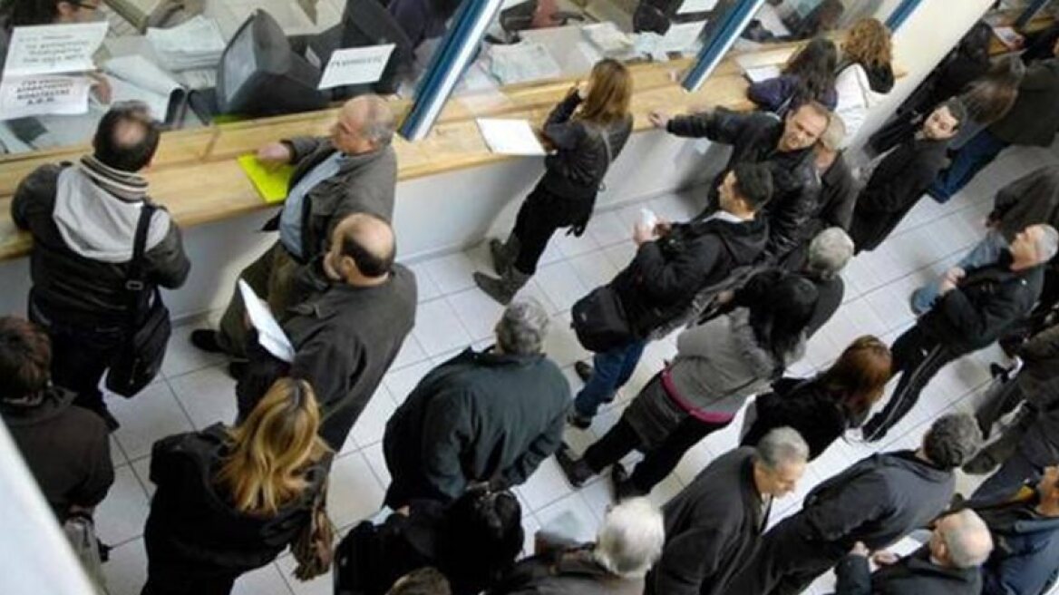 Provisions for drastic pension cuts across the board in social security draft law