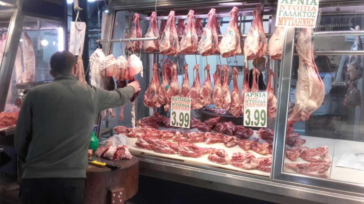 Σε απόγνωση οι κρεοπώλες στη Βαρβάκειο: Δεν κινείται τίποτα  