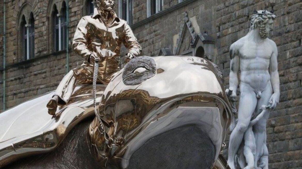 Ο Φαμπρ «ξαναχτυπά»: Σάλος με το εγκλωβισμένο κουνάβι σε στόμα κρανίου