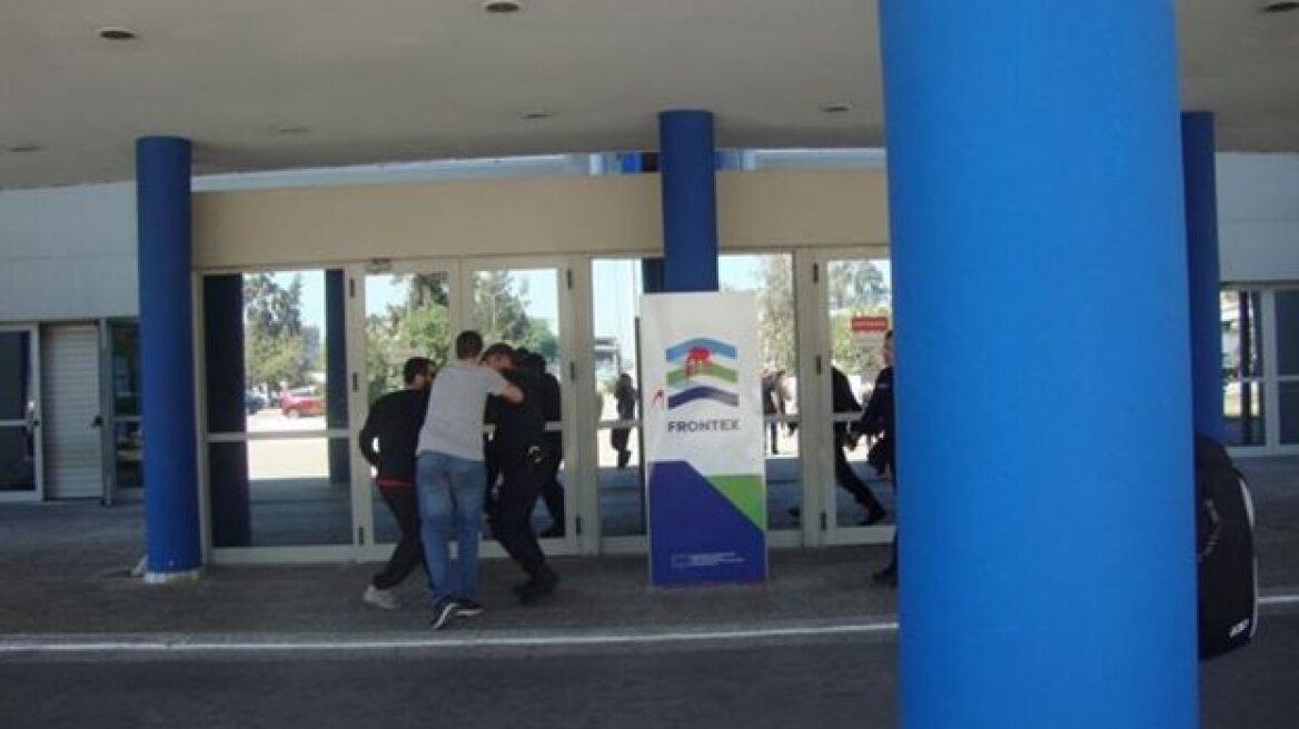 «Ντου» αντιεξουσιαστών στο υπουργείο Ναυτιλίας και τη Frontex