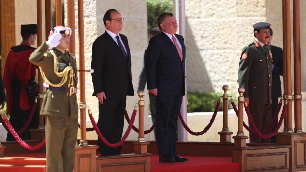 Βίντεο: Στρατιωτική μπάντα «σφάζει» την Μασσαλιώτιδα μπροστά στον Ολάντ