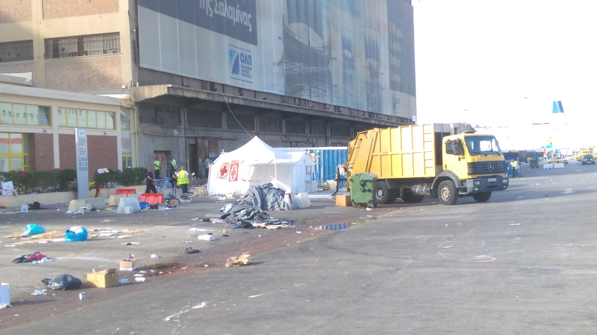 Πειραιάς: Εκκένωση από πρόσφυγες και μετανάστες της προβλήτας Ε2