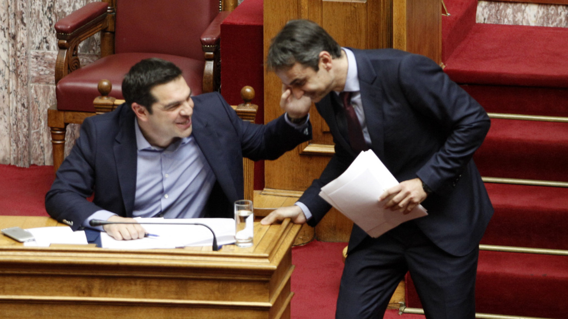 Τσίπρας-Μητσοτάκης: Από τις βαριοπούλες στις... χαρούλες