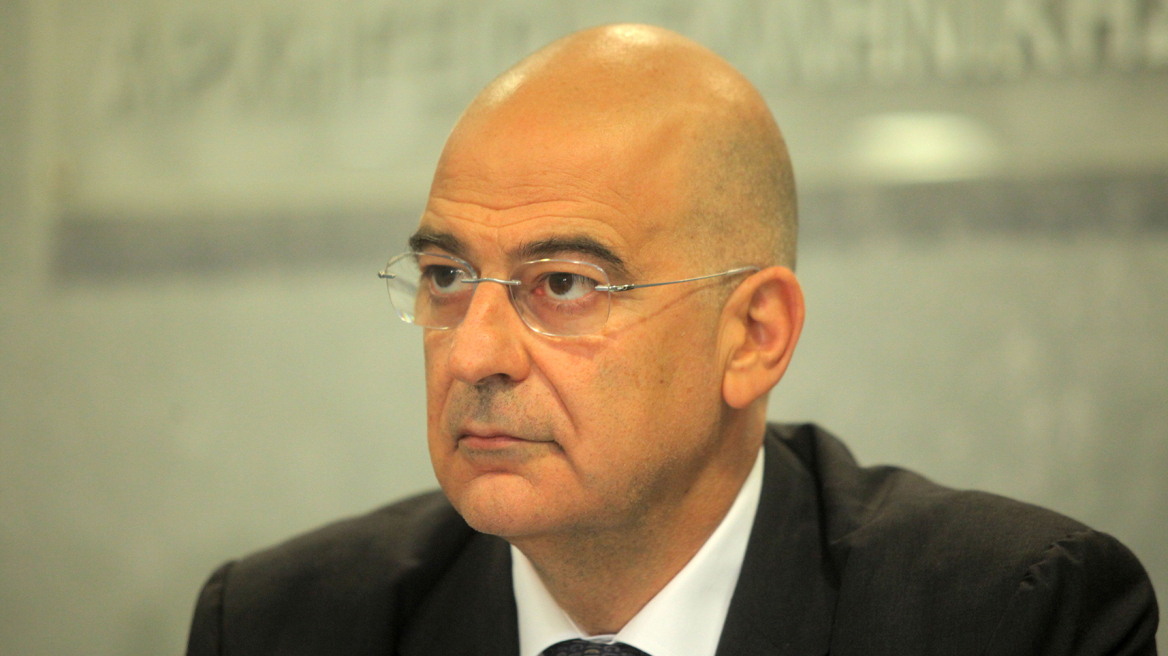 Δένδιας για Τσίπρα: Παντελώς αστοιχείωτος, αγνοεί πώς λειτουργεί το Κράτος