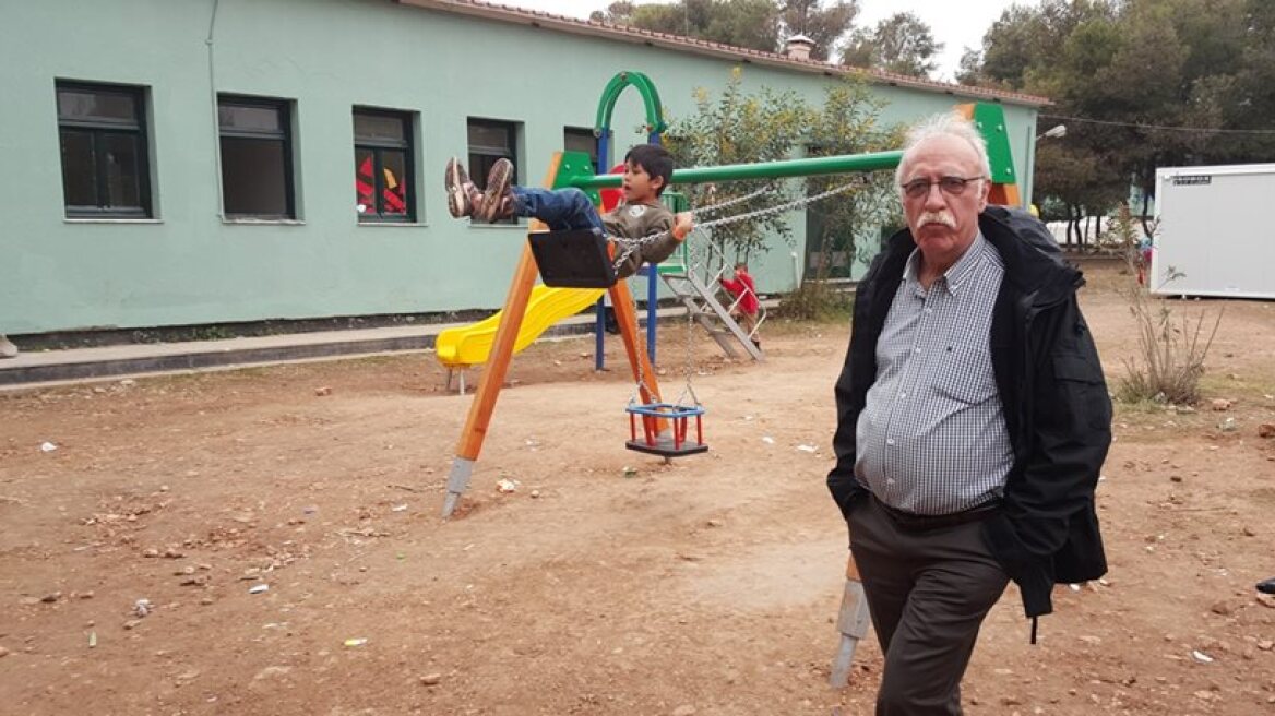 Alt Defence Min Vitsas tells Idomeni refugees occupying railway tracks to respect Geneva conventions!