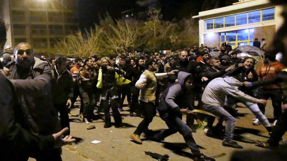 Νέα επεισόδια με έναν τραυματία στο λιμάνι του Πειραιά