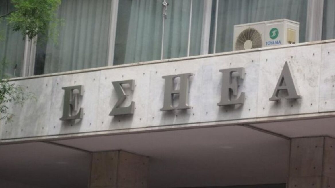 Far leftist ANTARSYA members barge into Journalist Union demand continuation of media strike