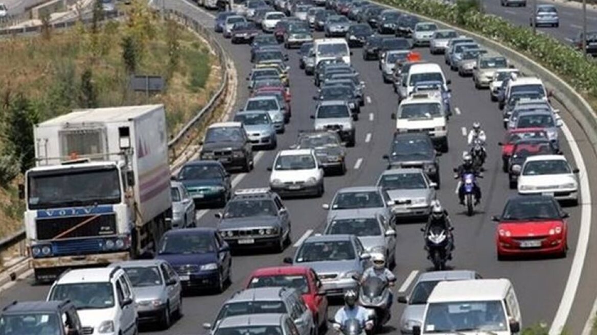 Athenians ‘flee’ city for Easter holidays