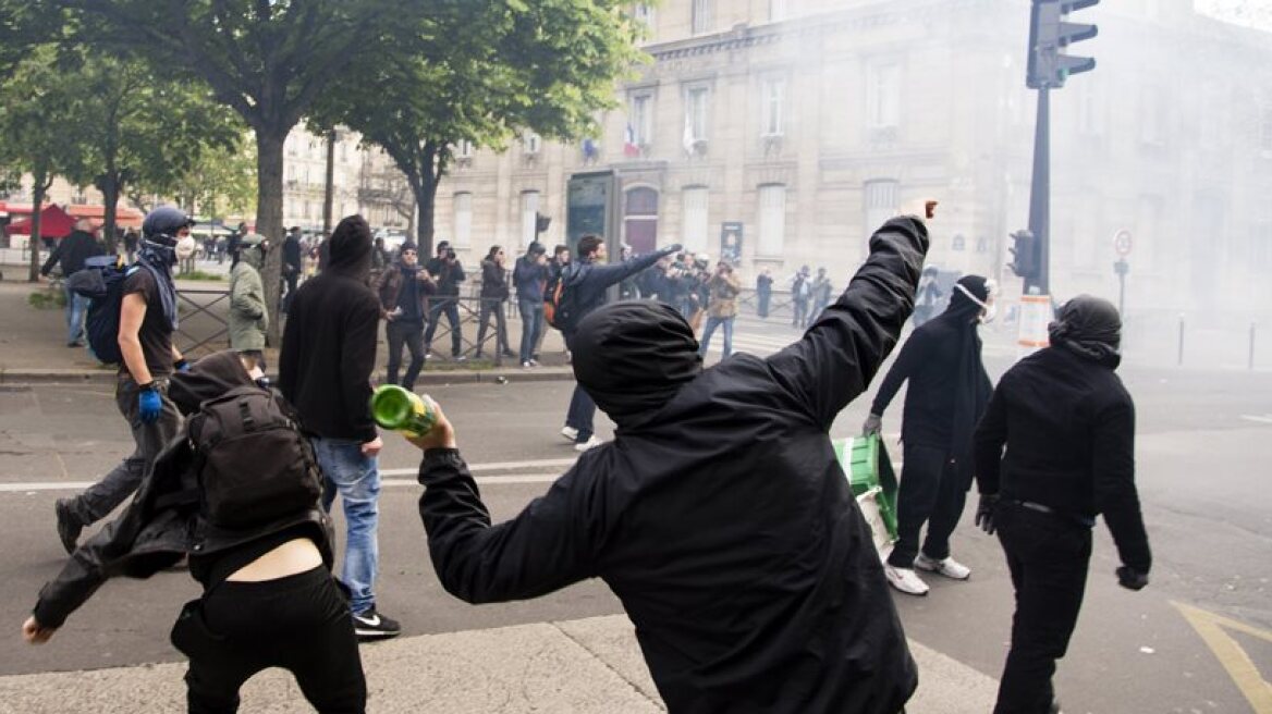 Demonstrations in France against labour law escalate with clashes (video)