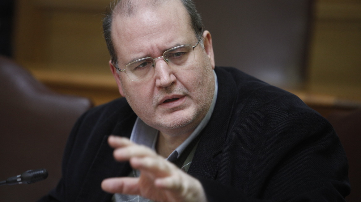 Ο Φίλης δεν σηκώνει κουβέντα: Τα σχολεία θα κλείνουν στη 1:15