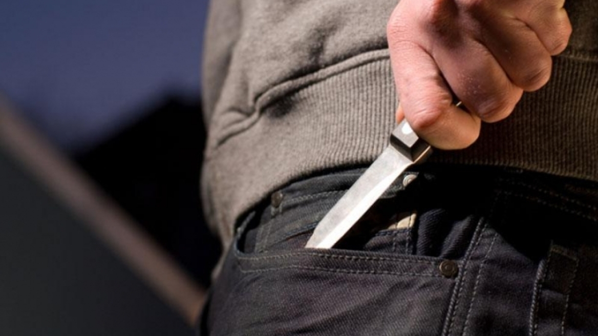 Μαχαίρωμα μεταξύ νεαρών σε κέντρο του Αγρινίου
