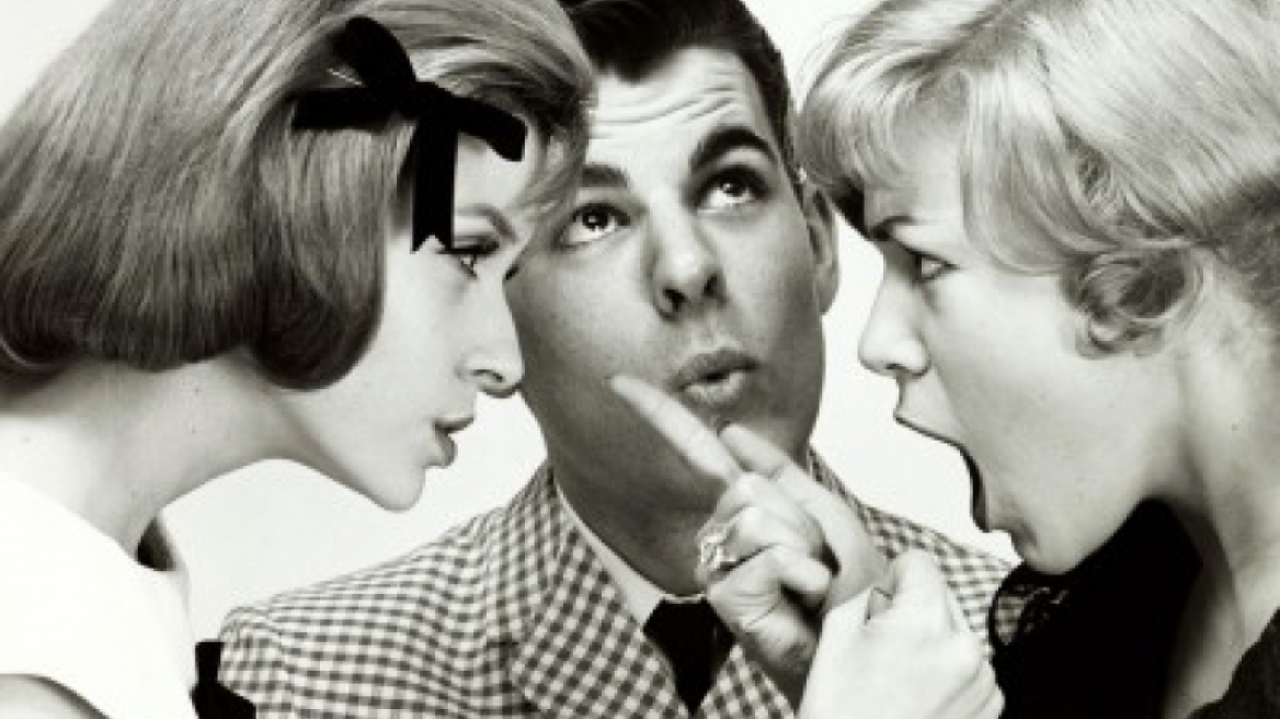 Βίντεο - ΣΟΚ: Όταν γυναίκες μαλώνουν για τα μάτια ενός άντρα