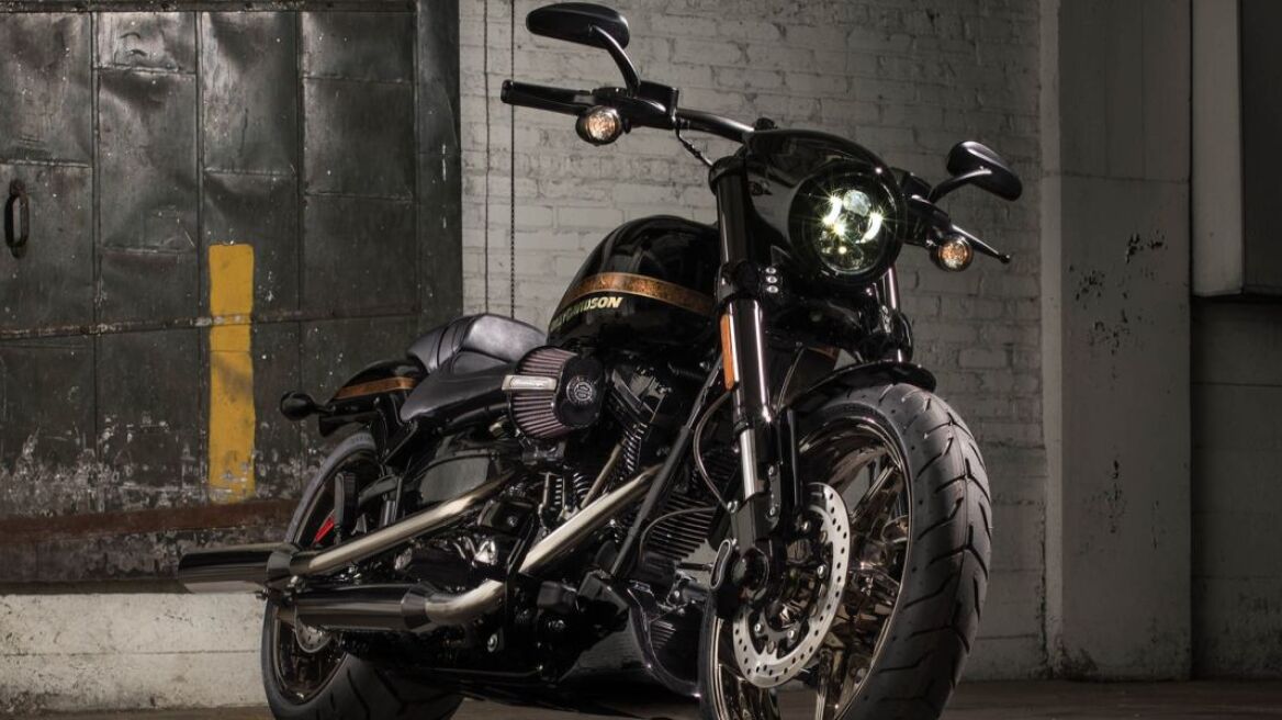 Ποιος διάσημος... ευλόγησε τη μηχανή του;