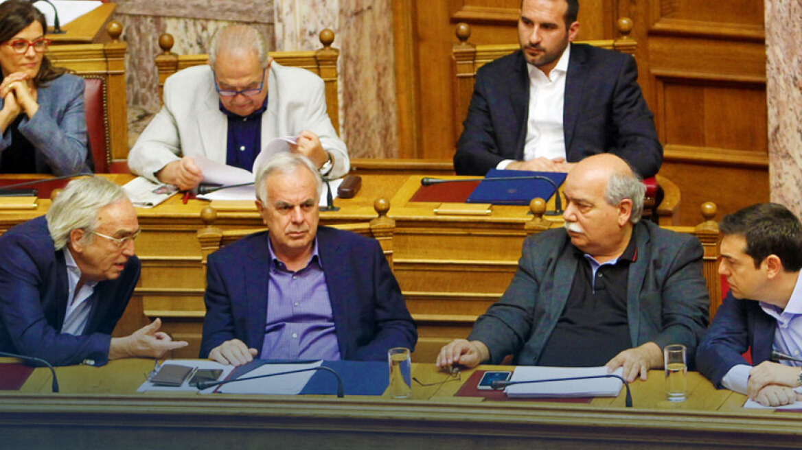 Technical Chamber warns of deleting Tsipras and SYRIZA MPs from its list