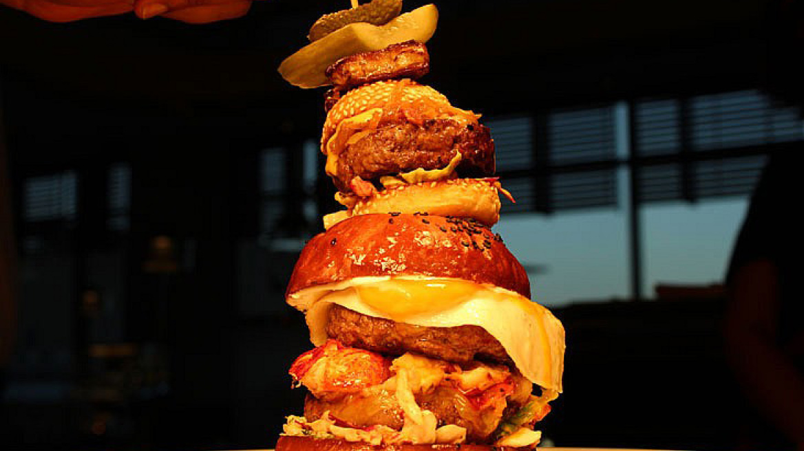 Όταν το χάμπουργκερ γίνεται τέχνη και κοστίζει $136