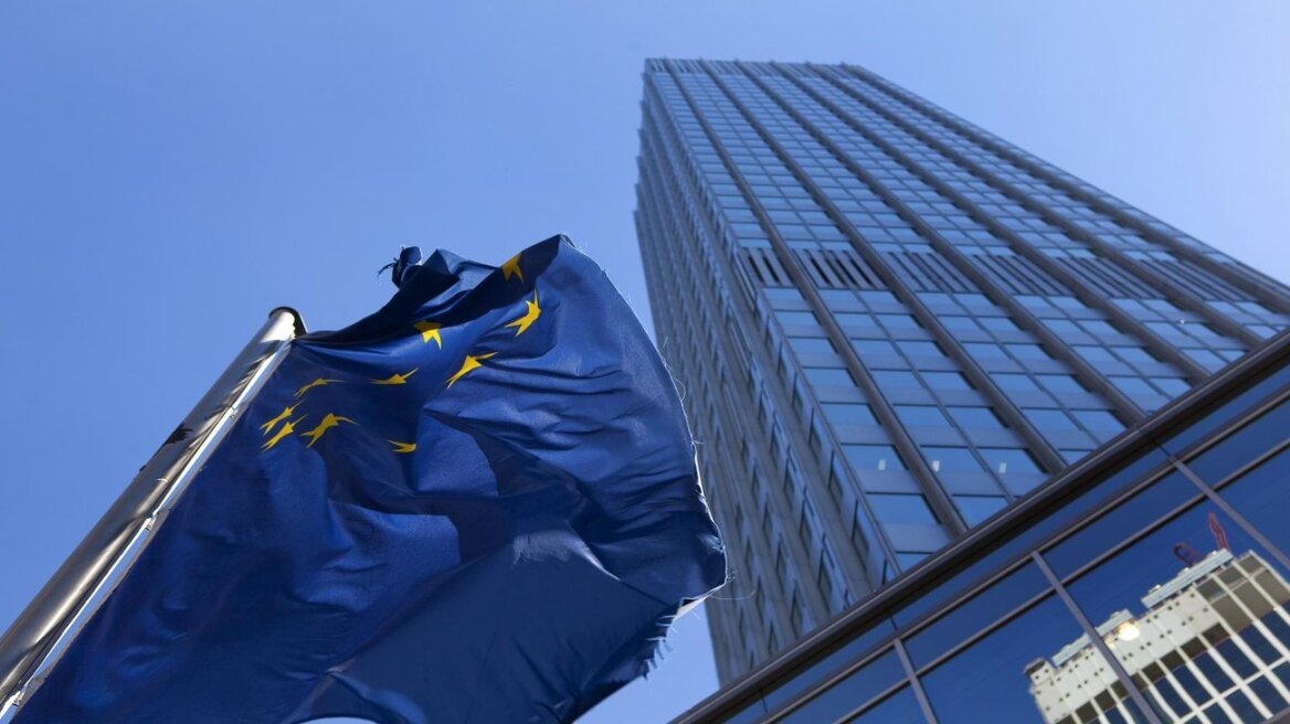 H ΕΚΤ θα κάνει ξανά αποδεκτά τα ελληνικά ομολόγα