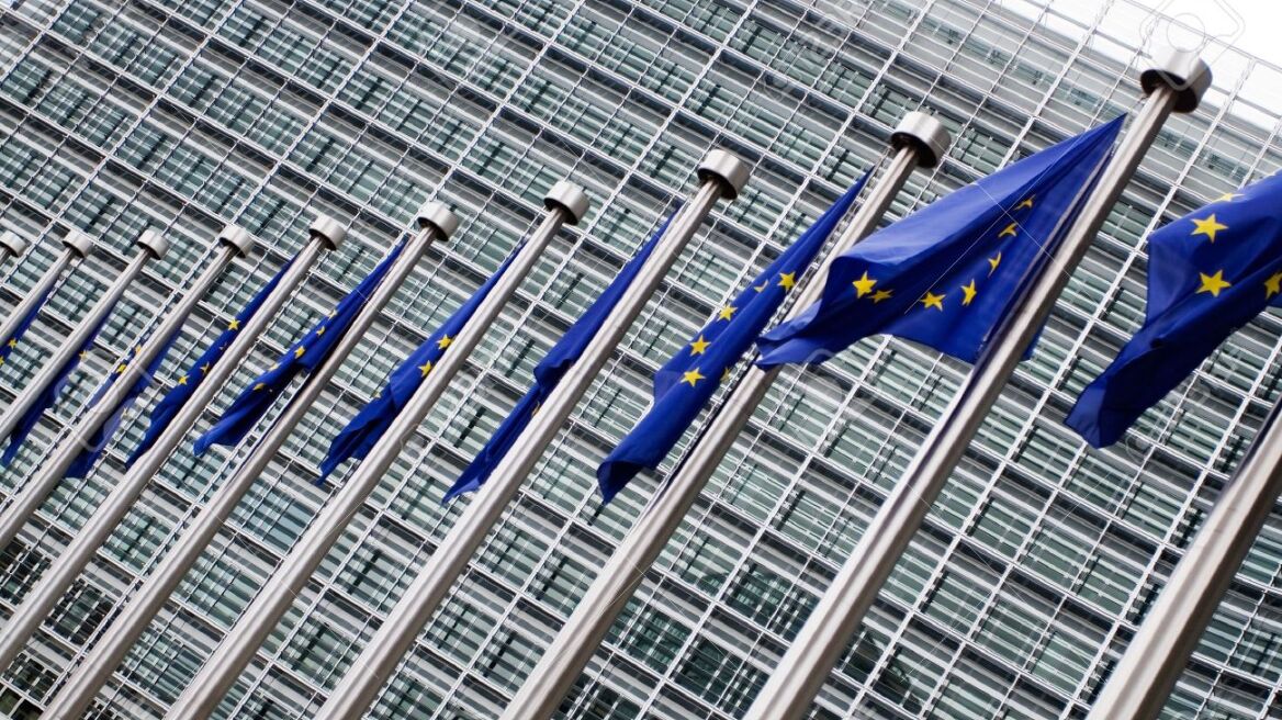 Οι Βρυξέλλες φέρνουν σχέδιο για το χρέος - Όλα τα σενάρια