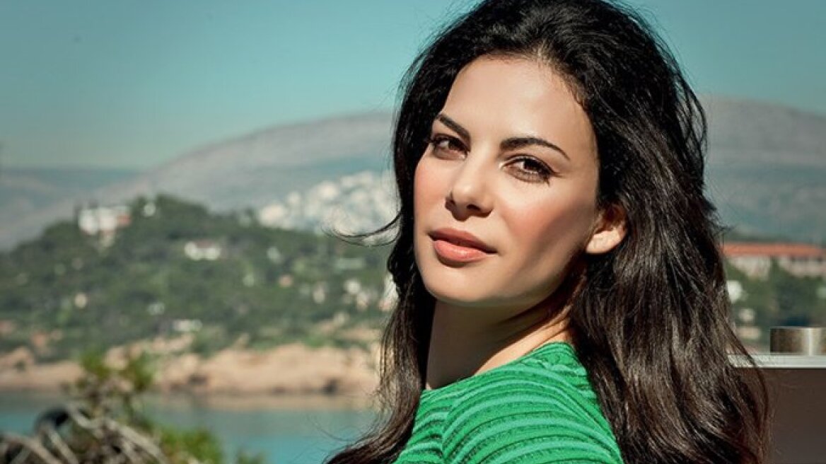 Η Εύη Βατίδου με μαγιό και κολάν σε ξεσηκώνει για τα καλά! (pics)