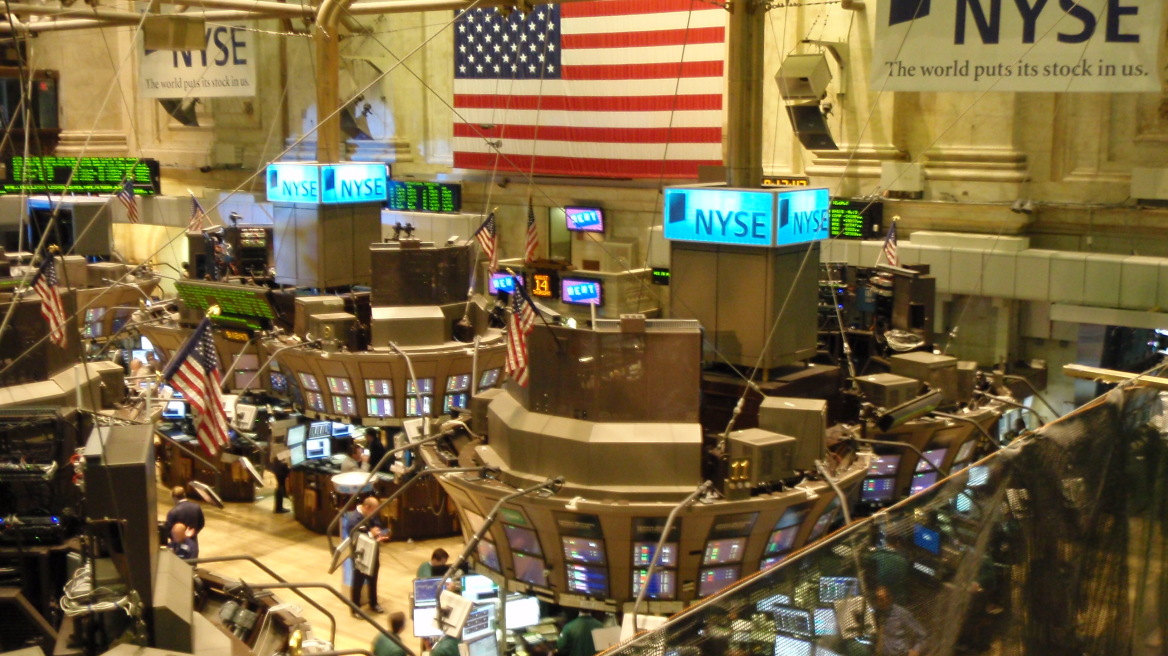 Οριακές διακυμάνσεις στη Wall Street