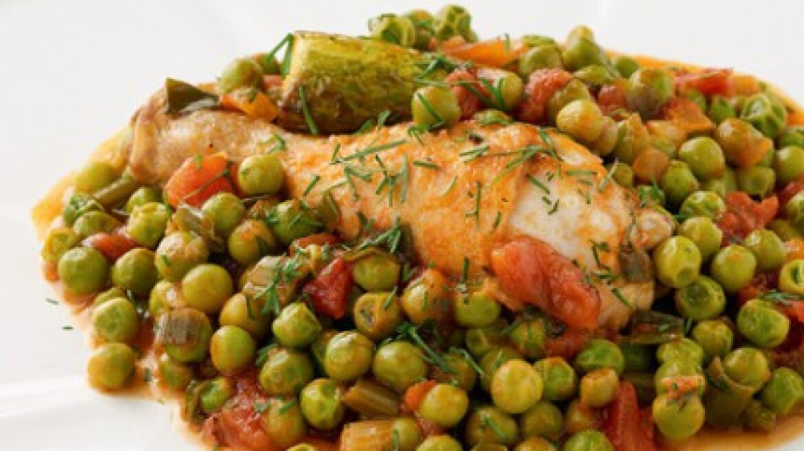 Κοτόπουλο με αρακά και κολοκυθάκια