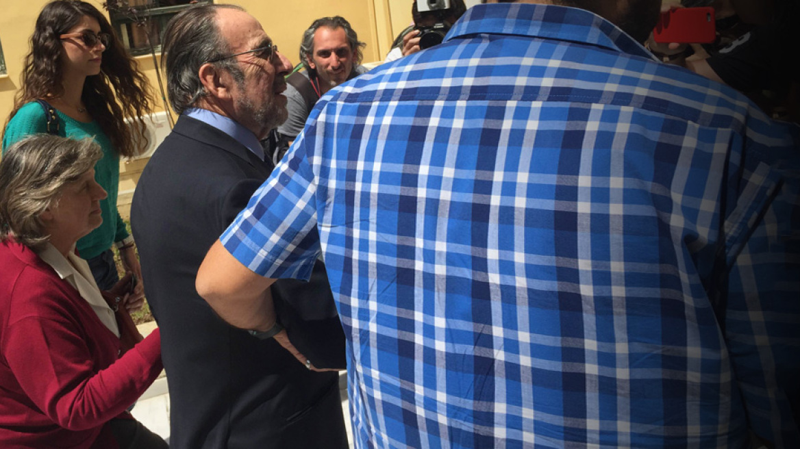 Ex-president of Greek hospital arrested for receiving bribe