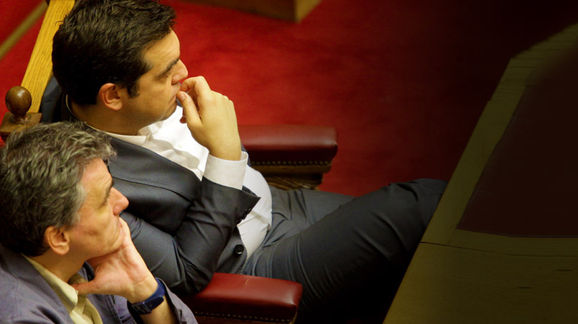 Gov’t celebrates the mechanism for automatic cuts in salaries-pensions