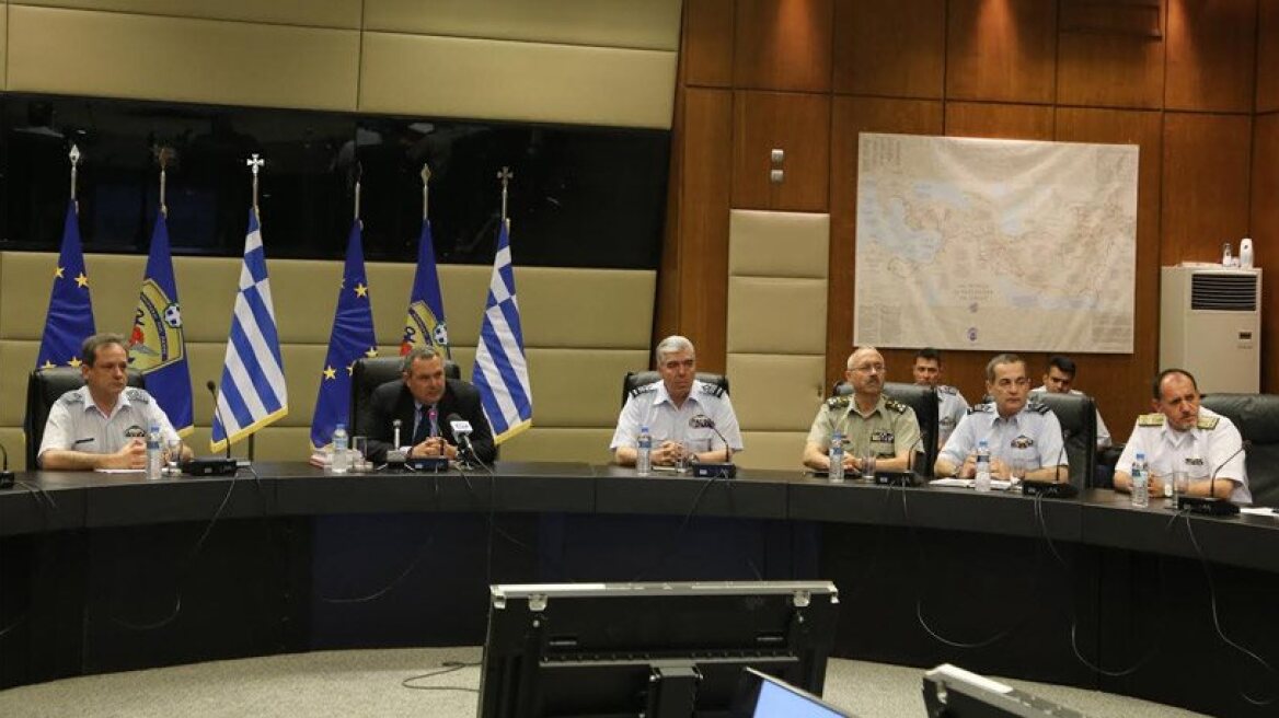 Kammenos says an accident in Aegean Sea with Turkish jets is a danger