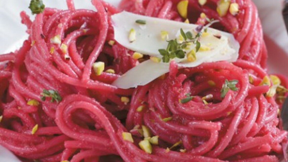 Σπαγγέτι με pesto παντζαριού και φιστίκι Αιγίνης