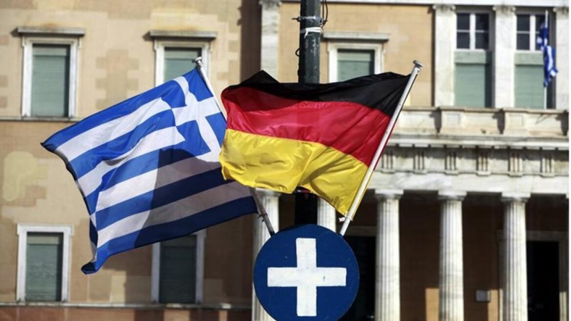 Bloomberg: Euro zone examines ways of achieving a Greek debt relief
