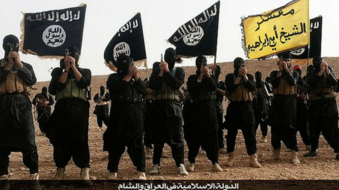 ISIS kill 25 ‘spies’ in nitric acid!