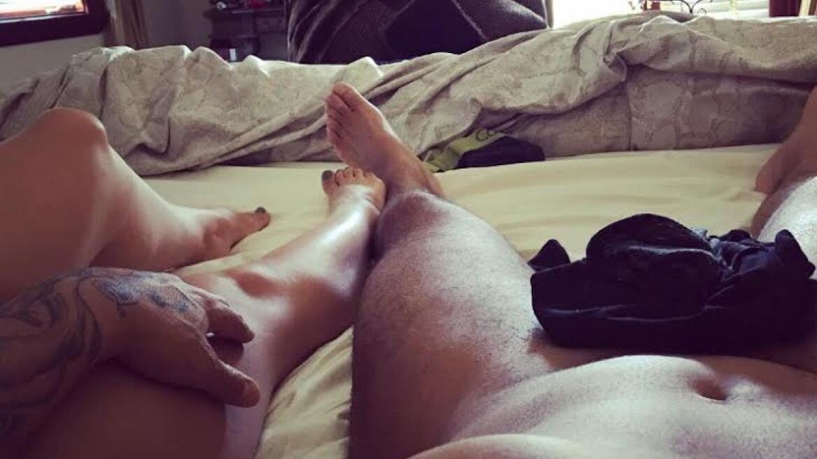 Άλκης Δαυίδ: Ανεβάζει τη μία γυμνή φωτογραφία μετά την άλλη