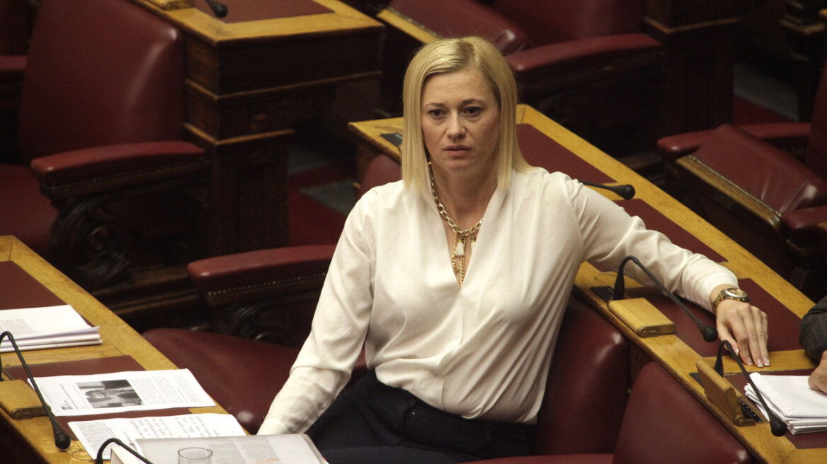 Η Ραχήλ Μακρή καταθέτει αγωγές εναντίον Καρανίκα και Τσίπρα