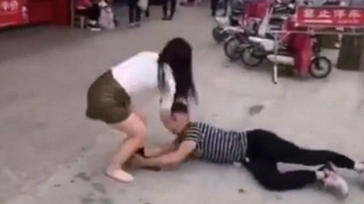 Βίντεο: Αυτό θα πει «πέφτω στο πάτωμα» για μια γυναίκα