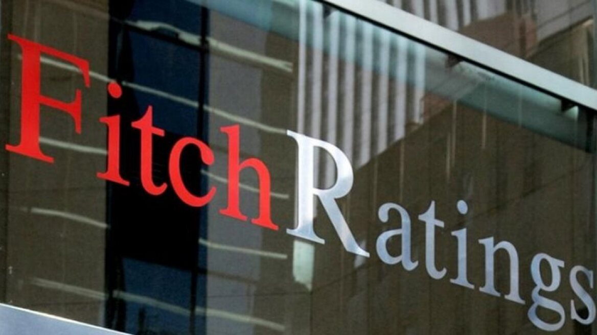 Fitch: Δύσκολα επιτεύξιμος ο στόχος πλεονάσματος 3,5%