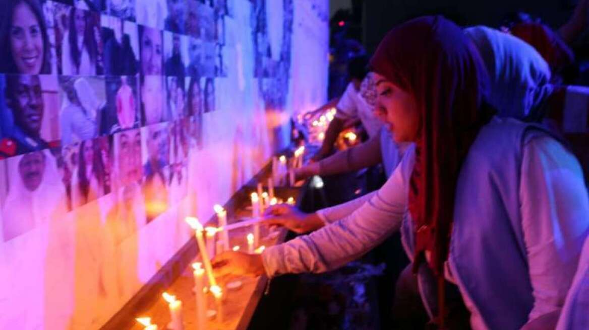 Συγκέντρωση στη μνήμη των θυμάτων της EgyptAir στο Κάιρο