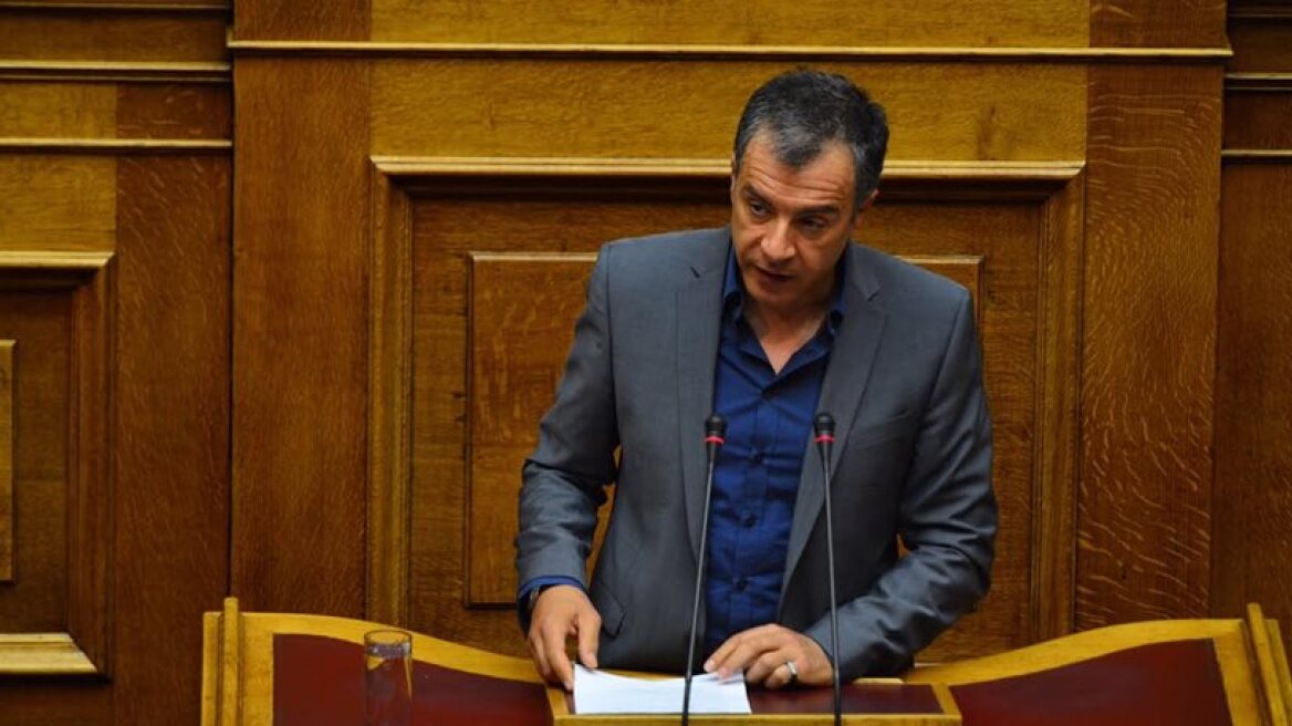 Θεοδωράκης: Τα στελέχη της κυβέρνησης είναι υποκριτές 