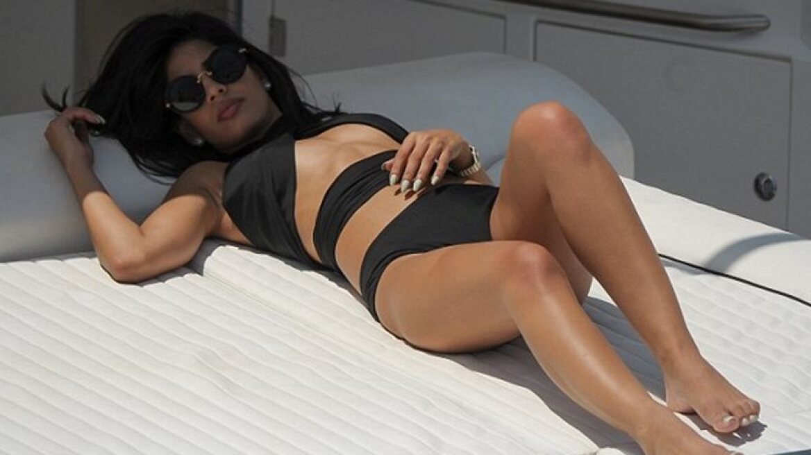 Hot Jasmin Walia basking in Spain with boyfriend (sexy pics)