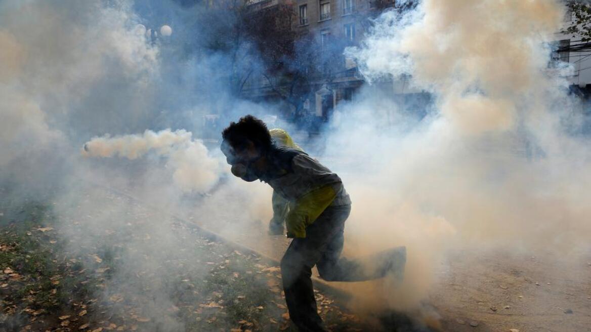 Χιλή: Μάχη σώμα με σώμα αστυνομίας - φοιτητών στους δρόμους του Σαντιάγο